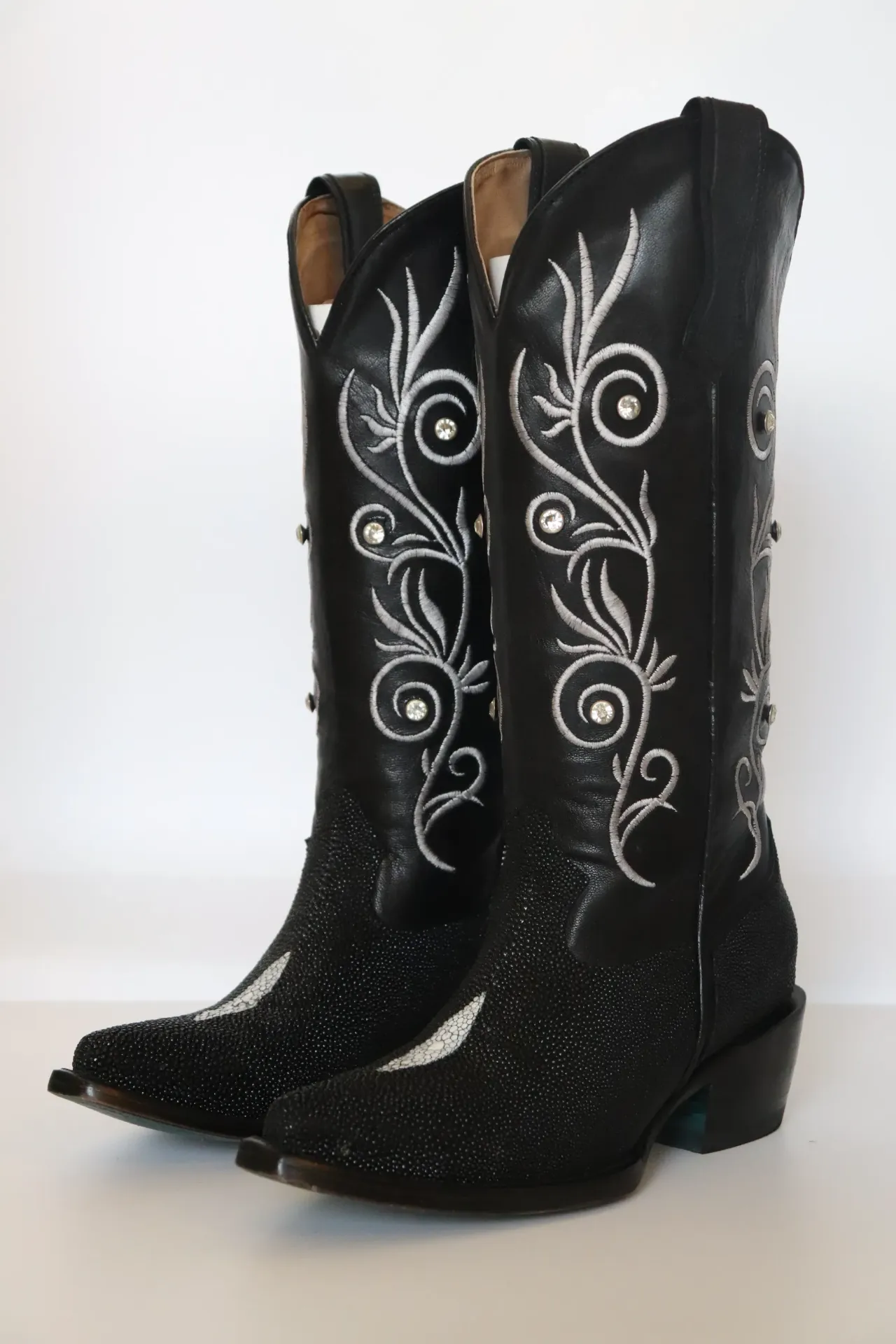 Bota Mujer Puntal Mantarraya Negro